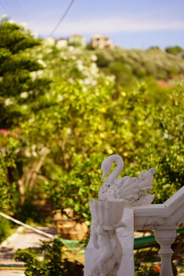 Koukouapartments & Suites Vathy  Buitenkant foto
