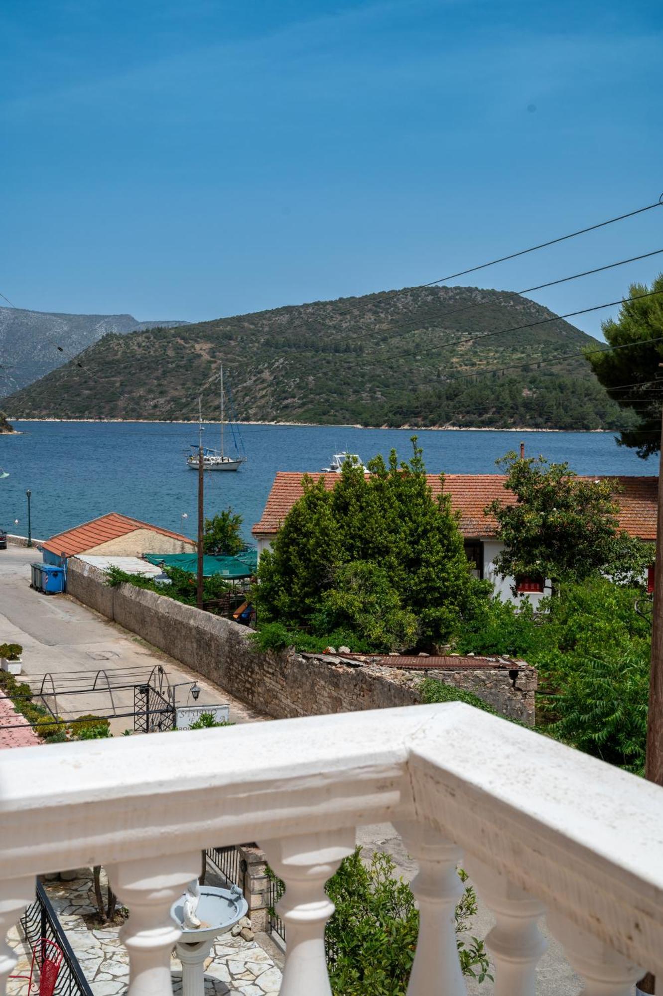 Koukouapartments & Suites Vathy  Buitenkant foto