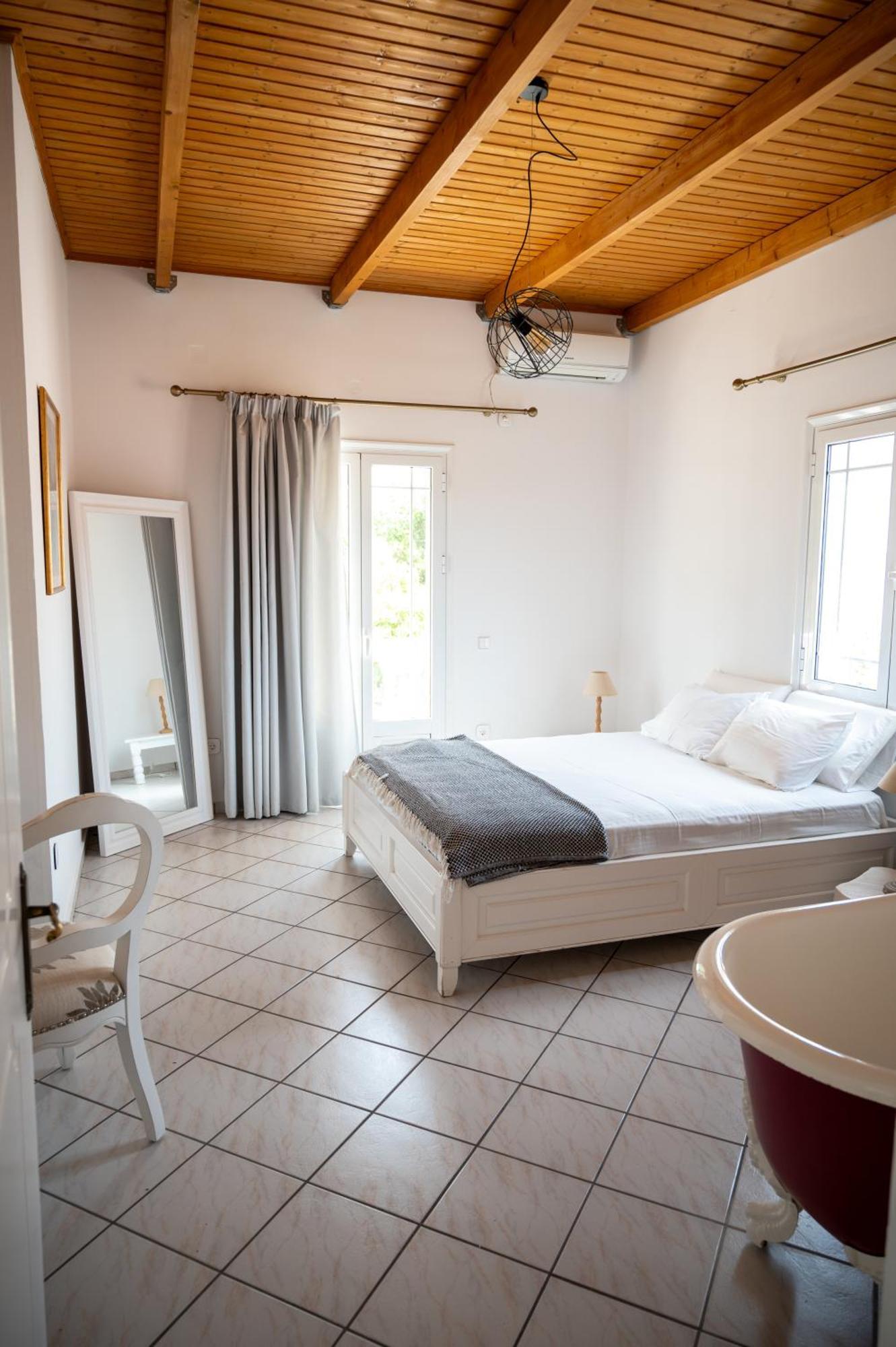 Koukouapartments & Suites Vathy  Buitenkant foto