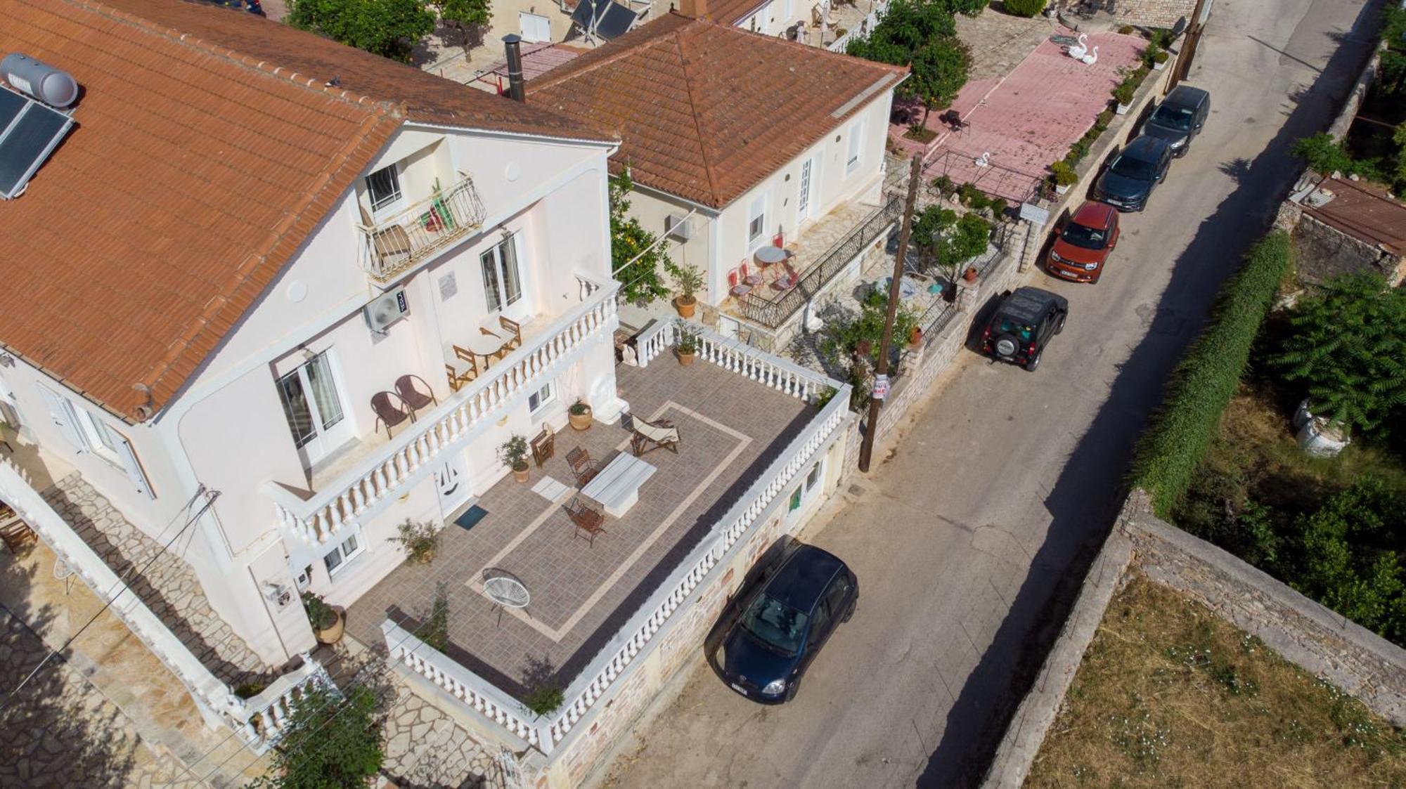 Koukouapartments & Suites Vathy  Buitenkant foto