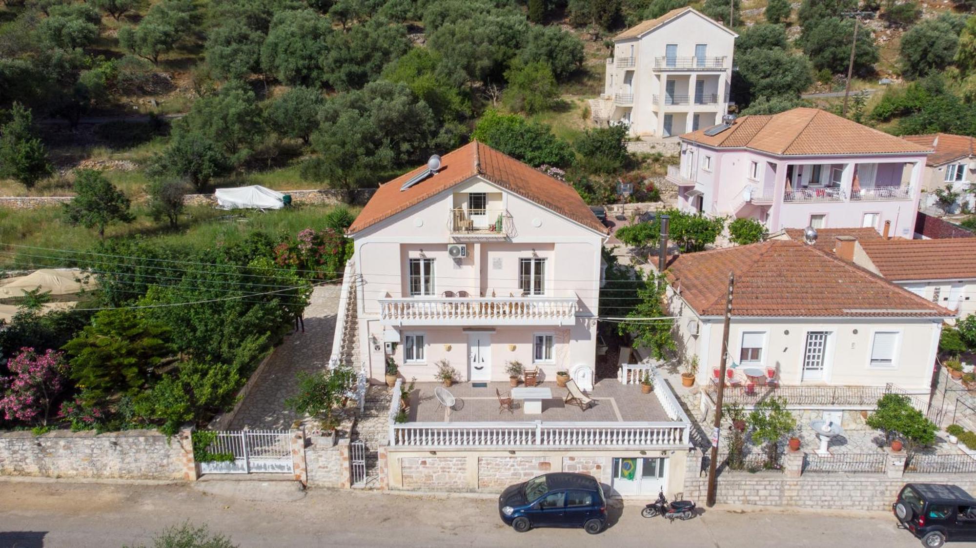 Koukouapartments & Suites Vathy  Buitenkant foto
